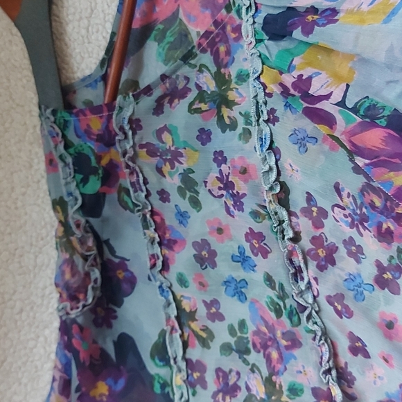 Willow & Clay sheer floral blouse. Floral pattern - Picture 4 of 7